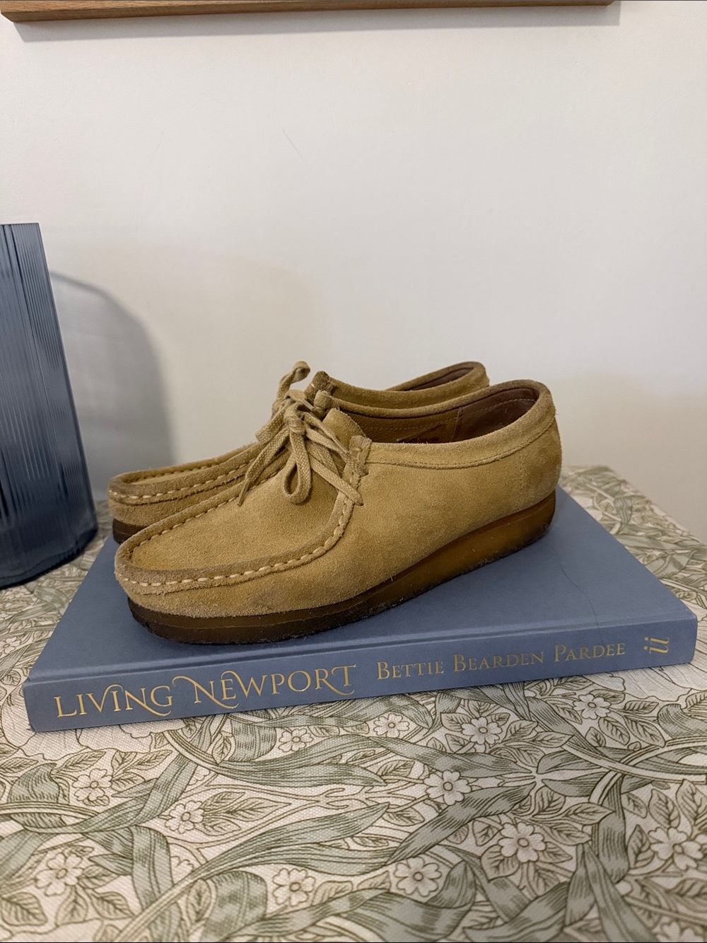 Women’s Clark Wallabees Suede Moccasin Lace-Up Shoes in Tan